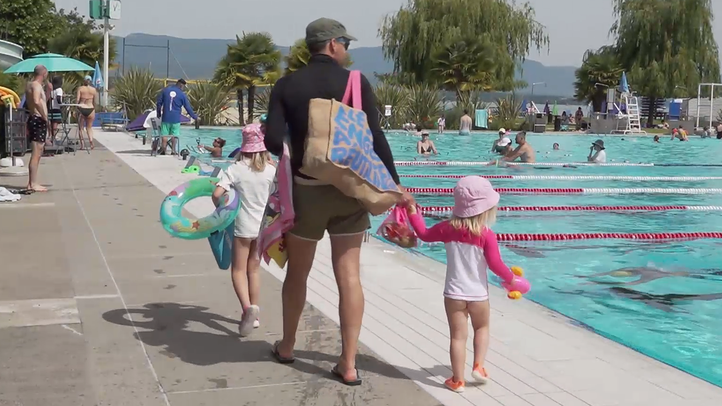 Come vestirsi per andare in piscina?