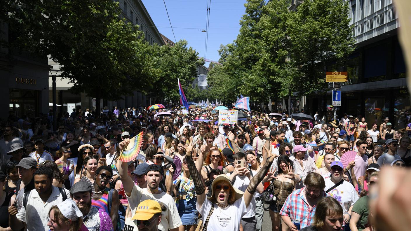Il foltissimo corteo lungo la Bahnhofstrasse