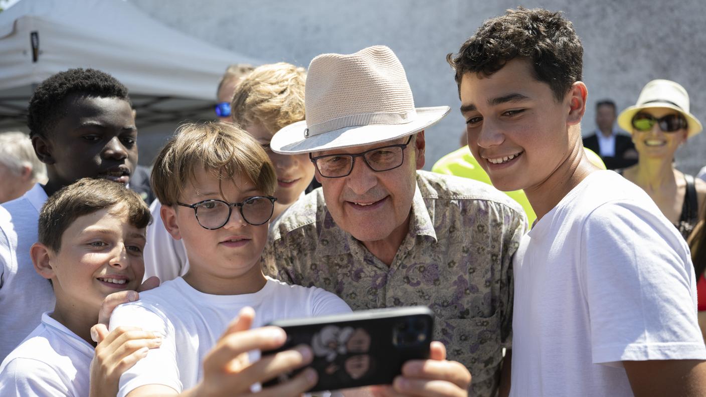 Aubonne: un selfie con Guy Parmelin 