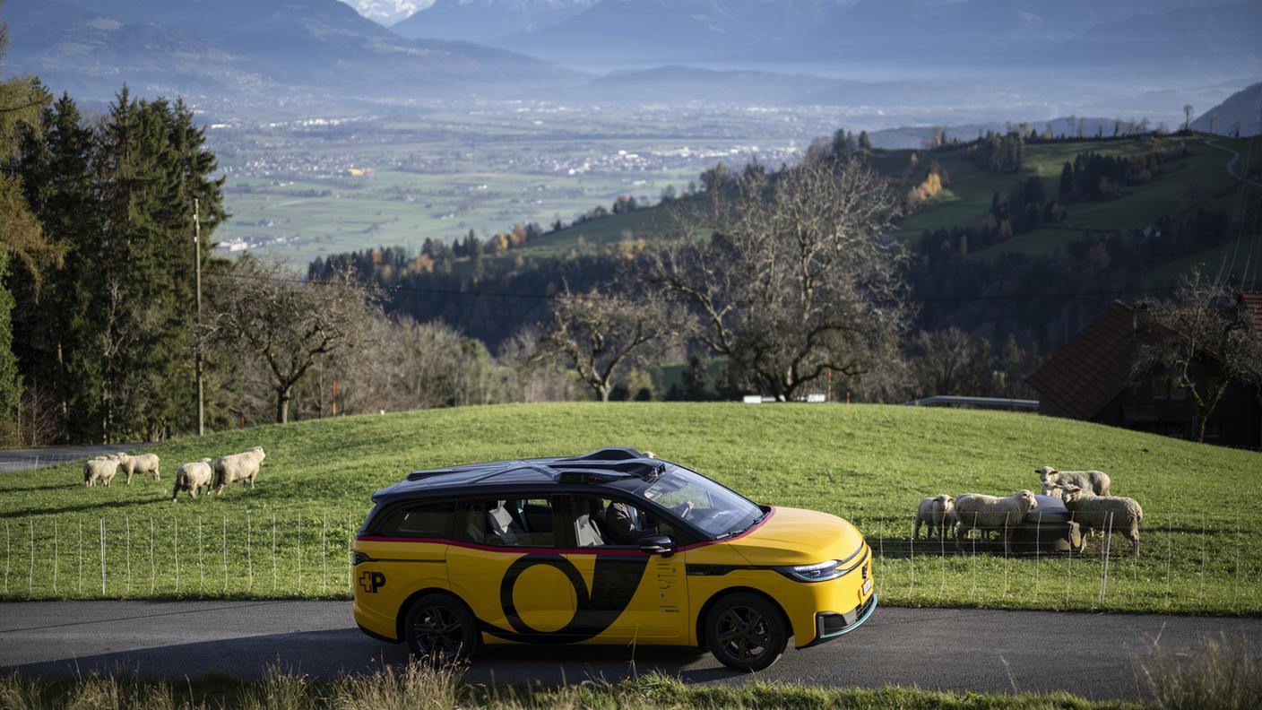AmiGo è il nome del nuovo servizio innovativo di mobilità di AutoPostale che unisce i veicoli a guida autonoma su prenotazione.  Il servizio regolare senza conducente a bordo entrerà a regime nel 2027