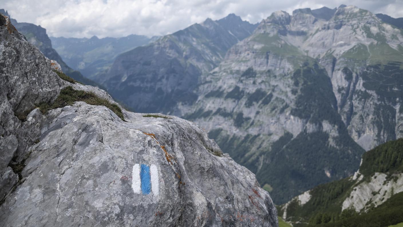 Bianco-blu-bianco per gli itinerari alpini impegnativi (T4-T6)