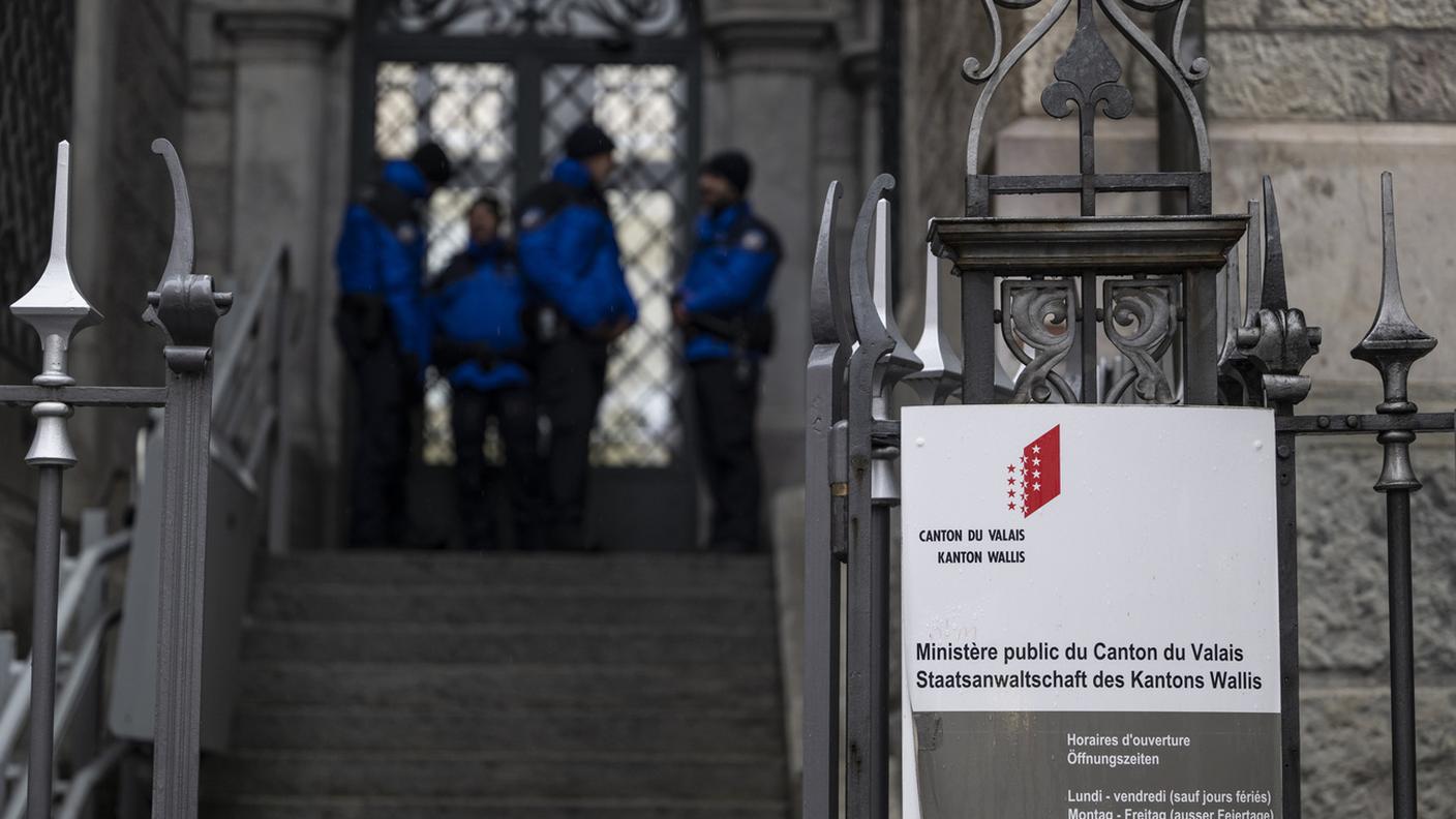 La lettera precisa che l’istruttoria sarà “d’ora in poi” diretta dalla procuratrice generale aggiunta in collaborazione con la procuratrice rimasta in carica