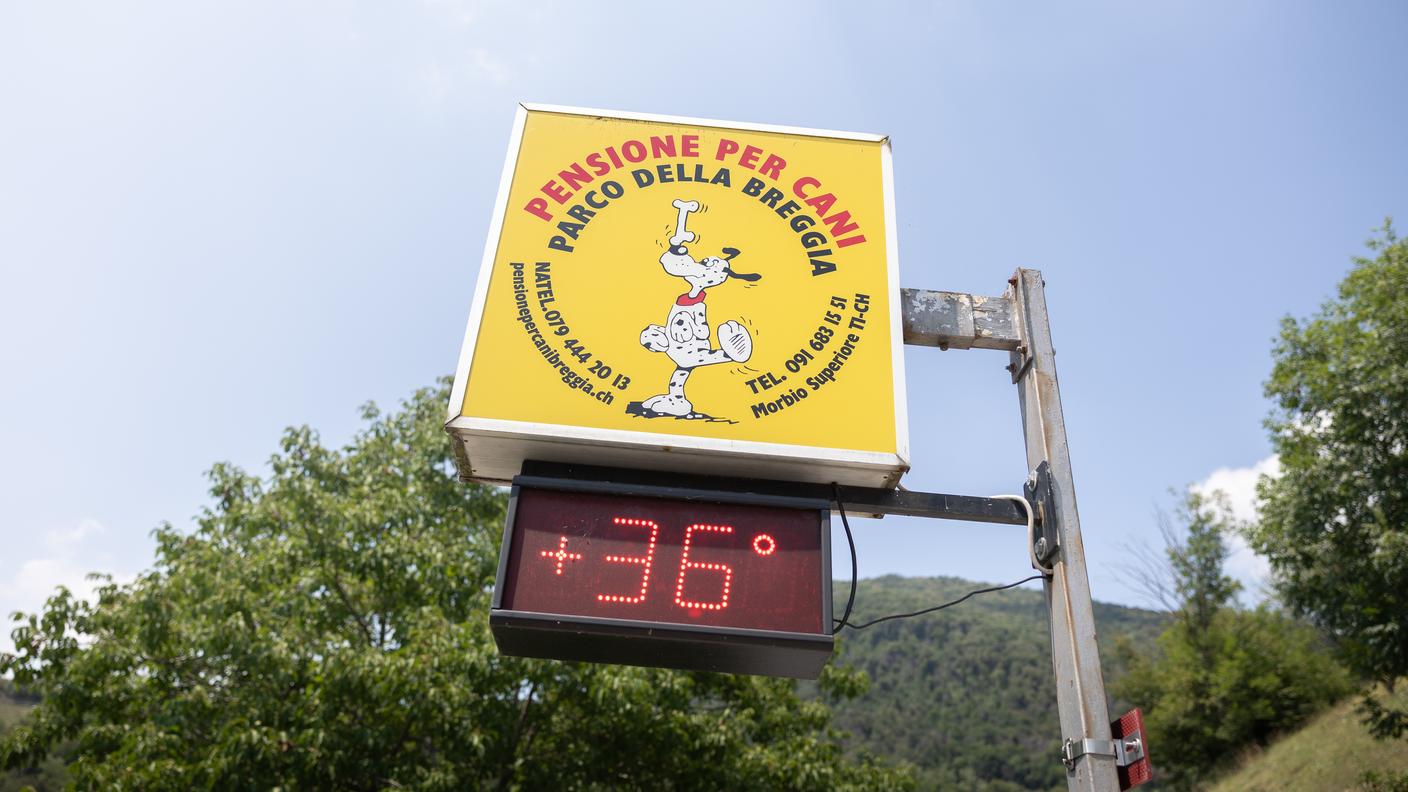Morbio Superiore: canicola, caldo livello 4. Nella foto il termometro segna 36 gradi durante una giornata di caldo