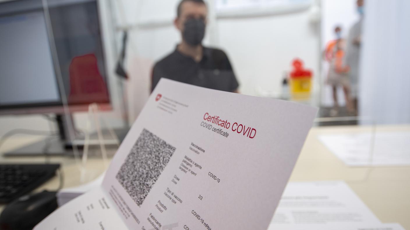 Il certificato Covid resta "uno strumento" e non deve diventare necessario ovunque, dice l'esperto