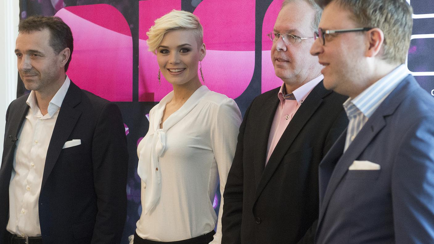 Guido Fluri Miss Svizzera Dominique Rinderknekt Berna 14.3.2014 ky.JPG