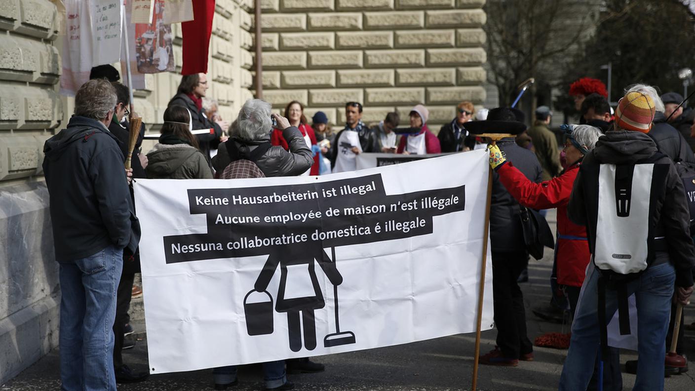 Berna consegna petizione 5.3.2014 ky.JPG
