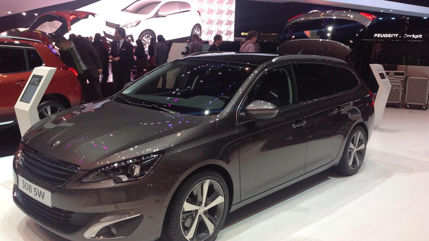 Salone Peugeot 308 SW.jpg