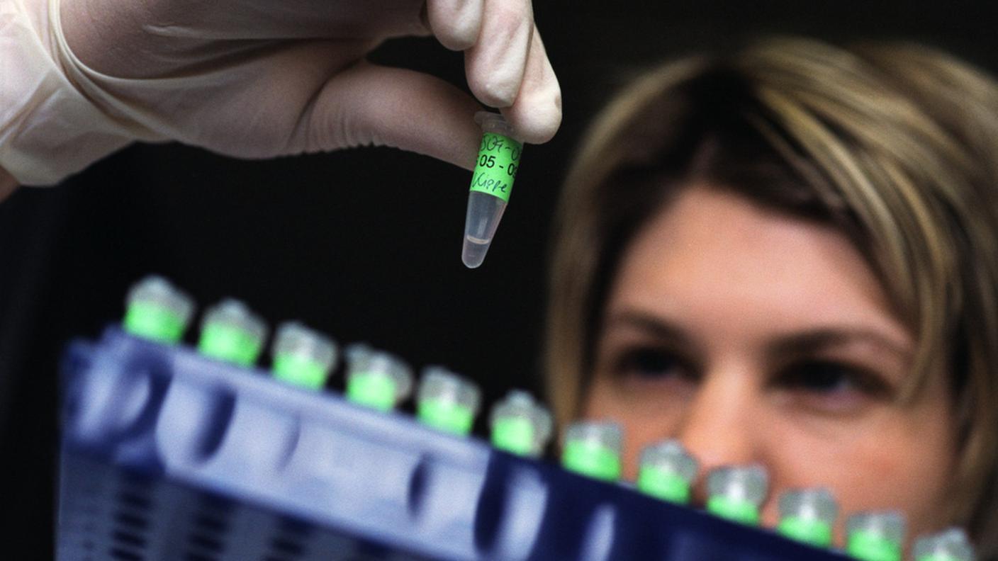 Analisi_provetta_scienza_genetica_dna