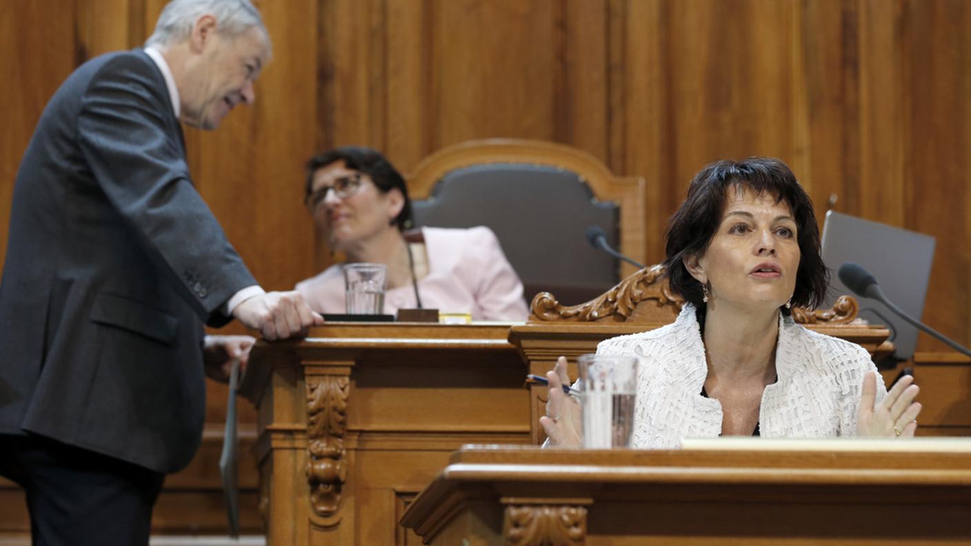 Doris Leuthard durante il suo intervento in risposta ai parlamentari
