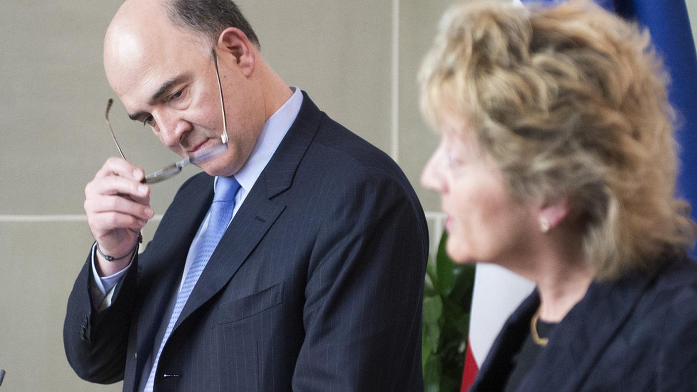 Pierre Moscovici ed Evelyne Widmer-Schlumpf in conferenza stampa oggi a Berna. "Sono amico della Svizzera" ha ripetuto piu volte il ministro francese