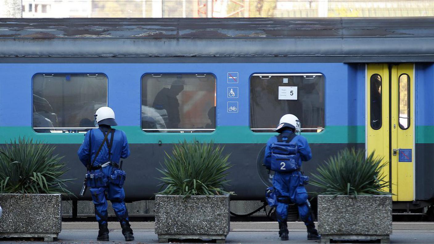 basilea stazione polizia fan calcio ky.JPG