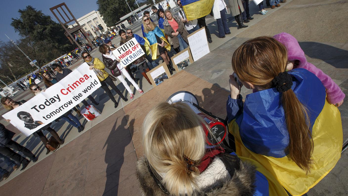 Protesta contro l'azione russa in Piazza delle Nazioni a Ginevra