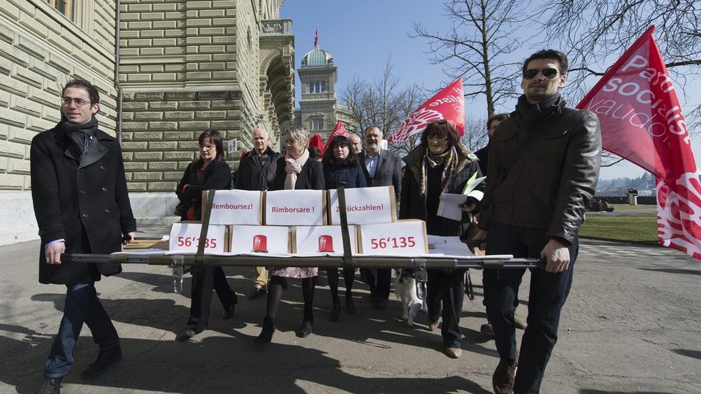consegna_firme_rimborso_cassa_malati_040312_ky.JPG