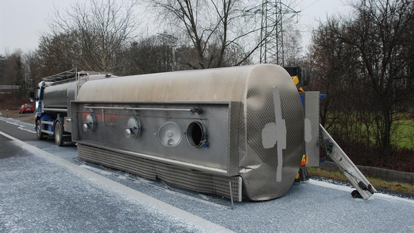 camion-latte-1-polizia-zh.jpg