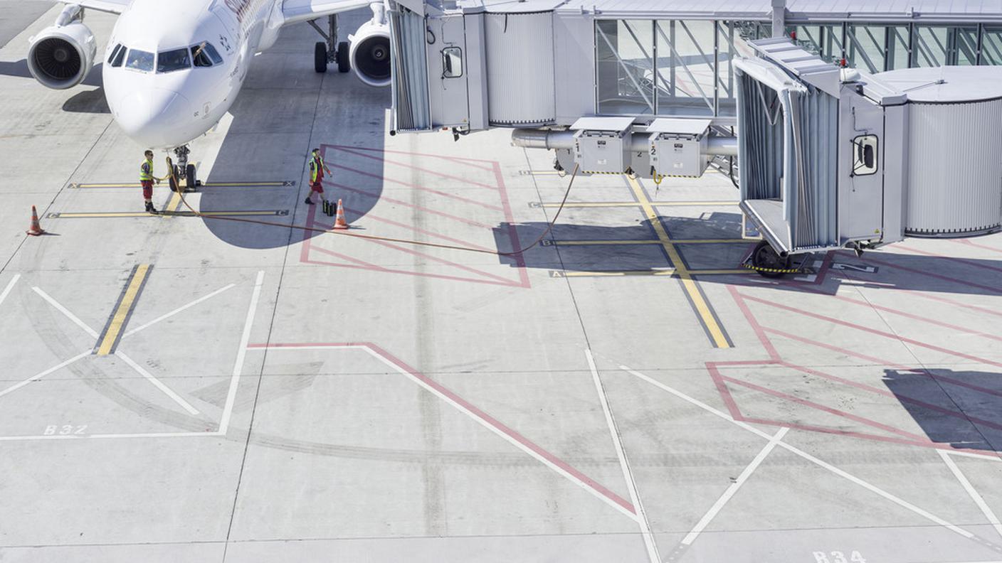 swiss cellulari accesi in volo ky 140214.JPG