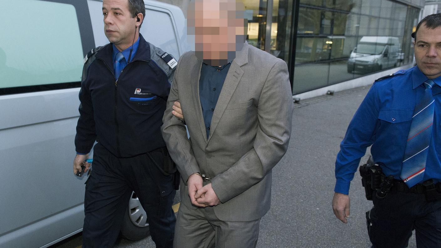 L'arrivo in tribunale di uno dei tre imputati