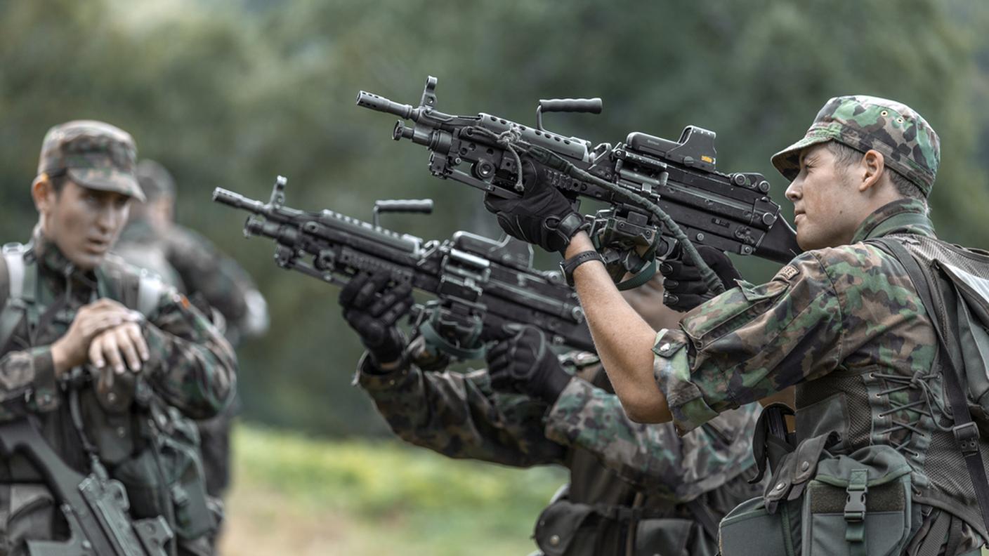 esercito soldati granadieri ky.JPG