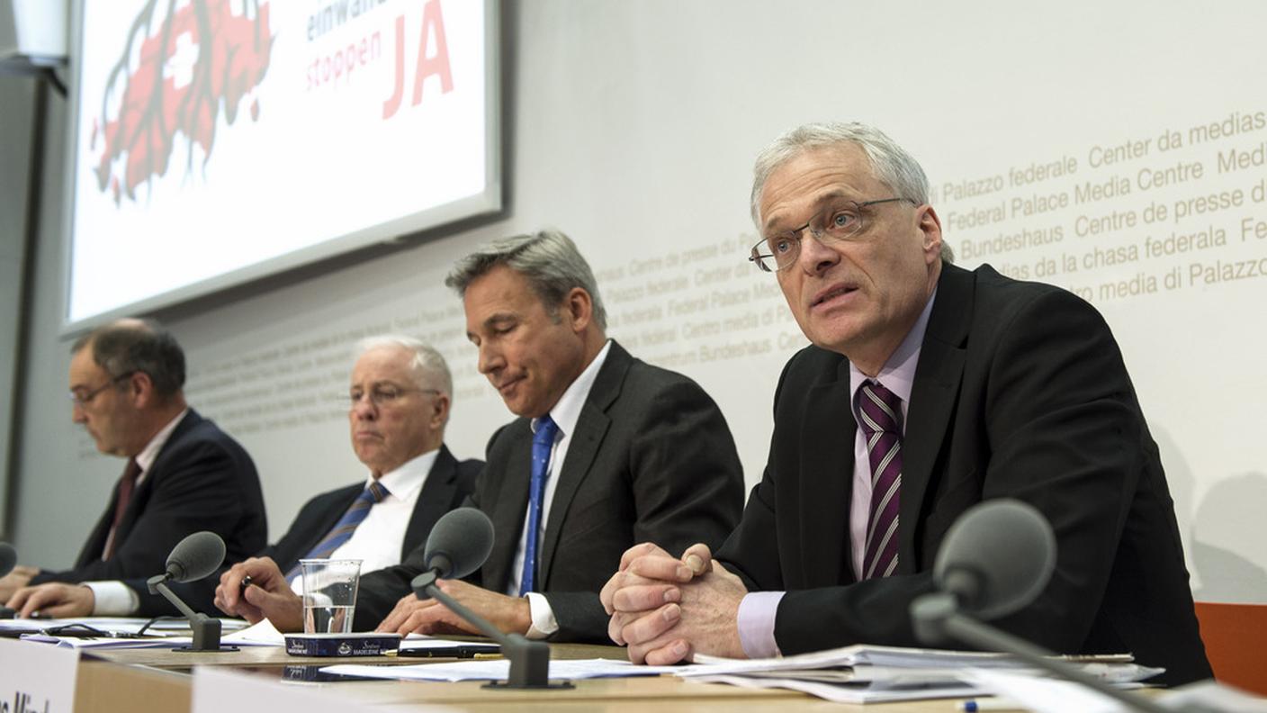 I promotori in conferenza stampa giovedì a Berna