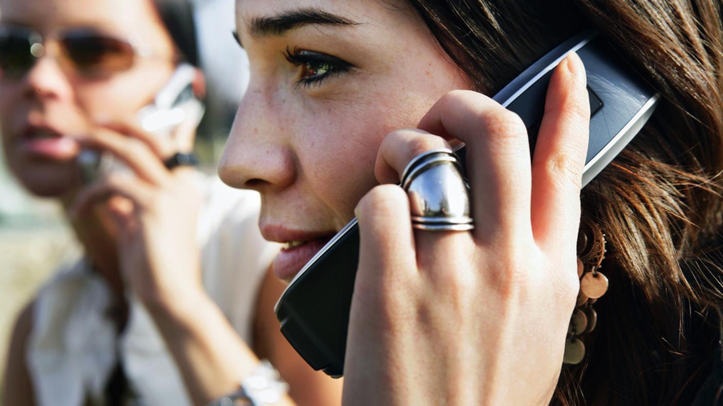 ky_telefono_cellulare_parlare.JPG