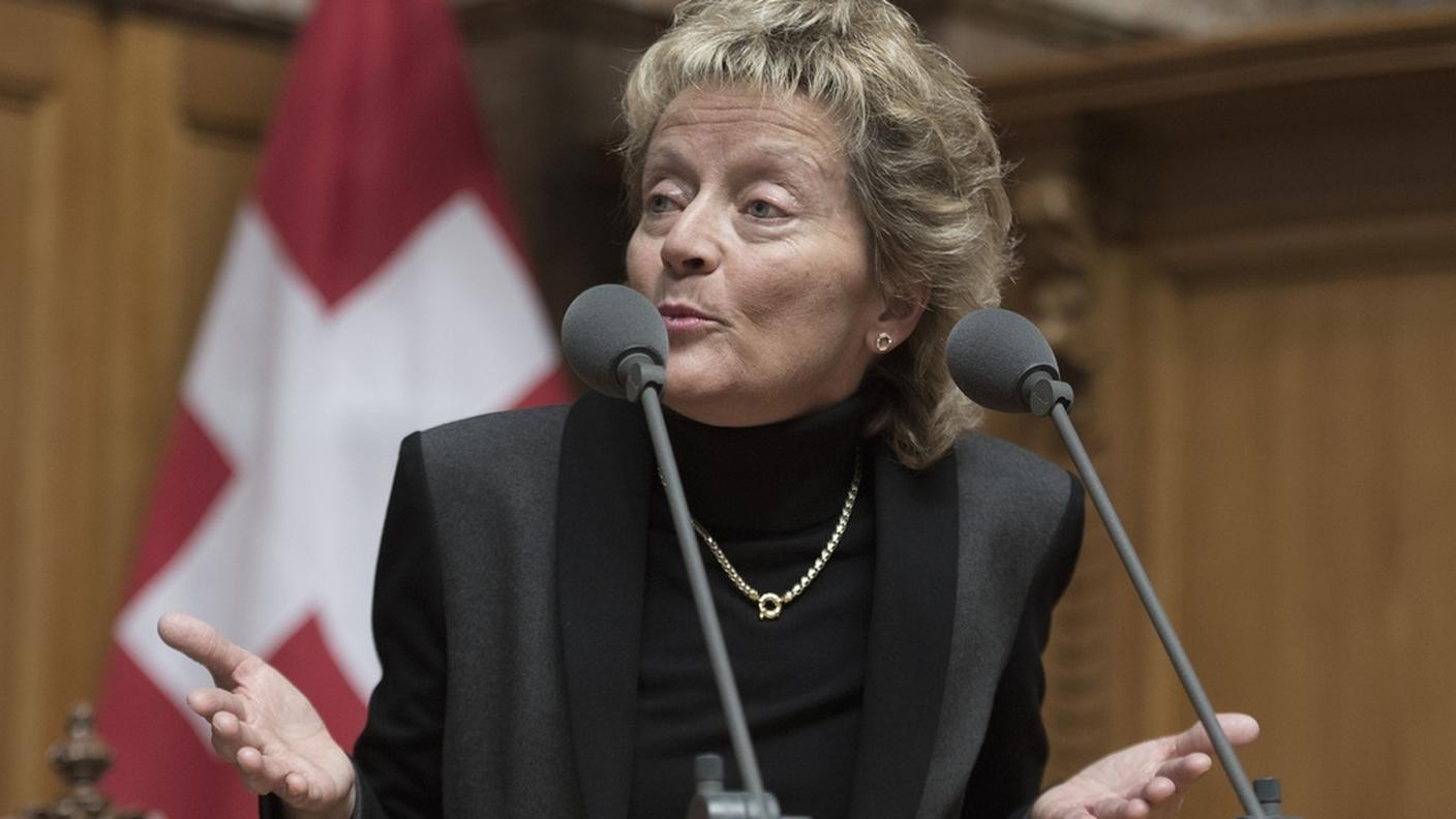 Inutile la difesa di Eveline Widmer-Schlumpf: nemmeno il suo partito ha appoggiato il testo