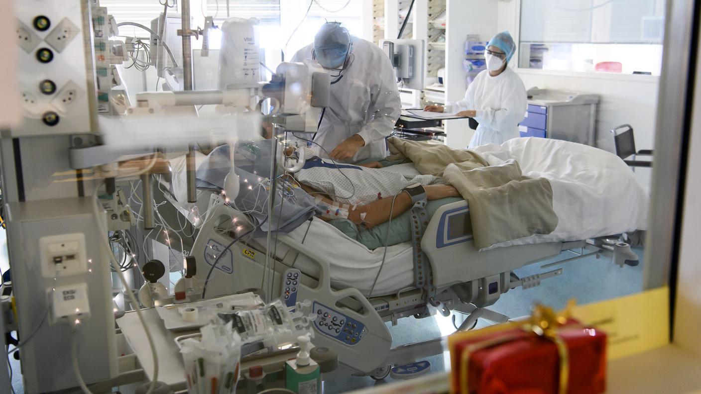 Resta forte la pressione sugli ospedali