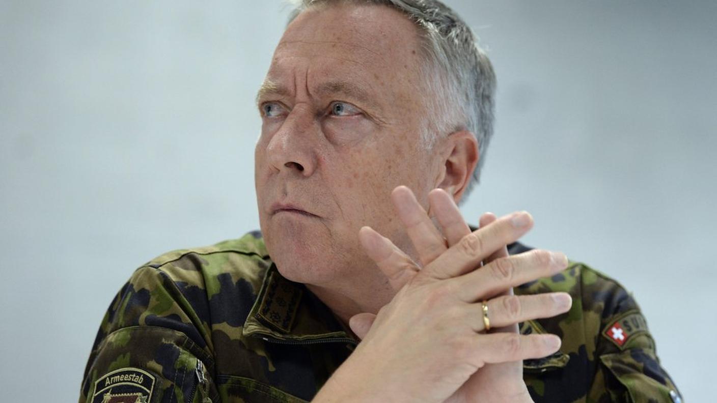 Il capo dell'Esercito, André Blattmann, nel corso della conferenza stampa all'aerodromo di Alpnach
