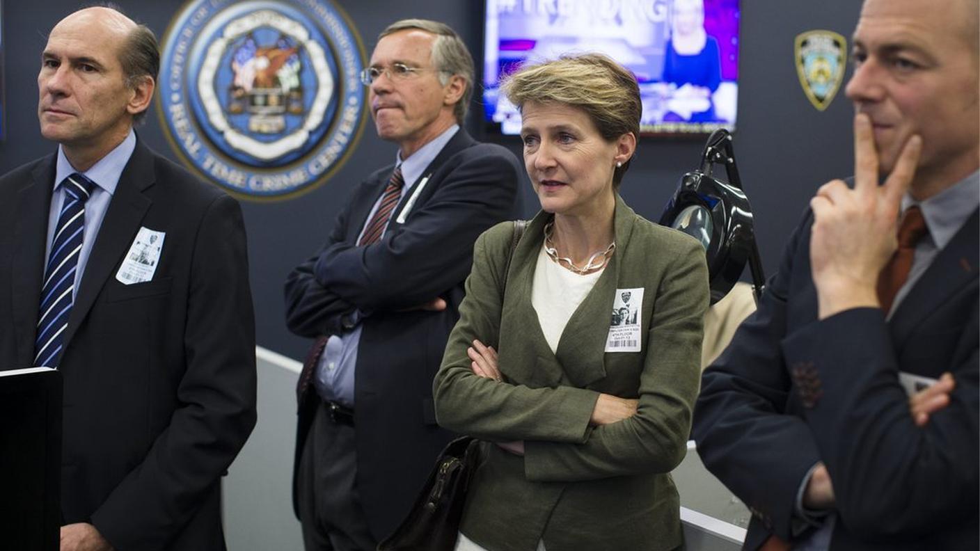 La consigliera federale durante un incontro con le autorità newyorkes
