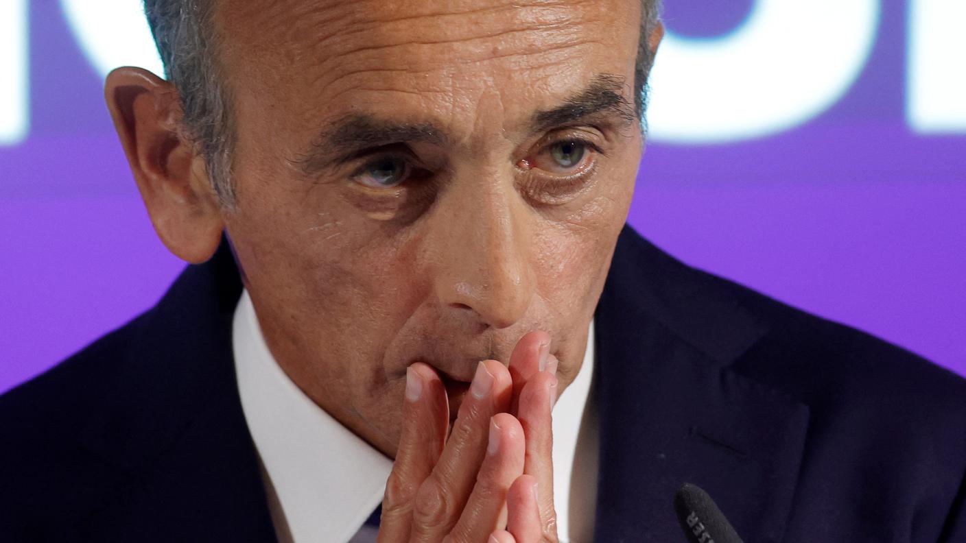 In un'emissione televisiva aveva qualificato i migranti minorenni non accompagnati come "ladri", "assassini" e "stupratori"