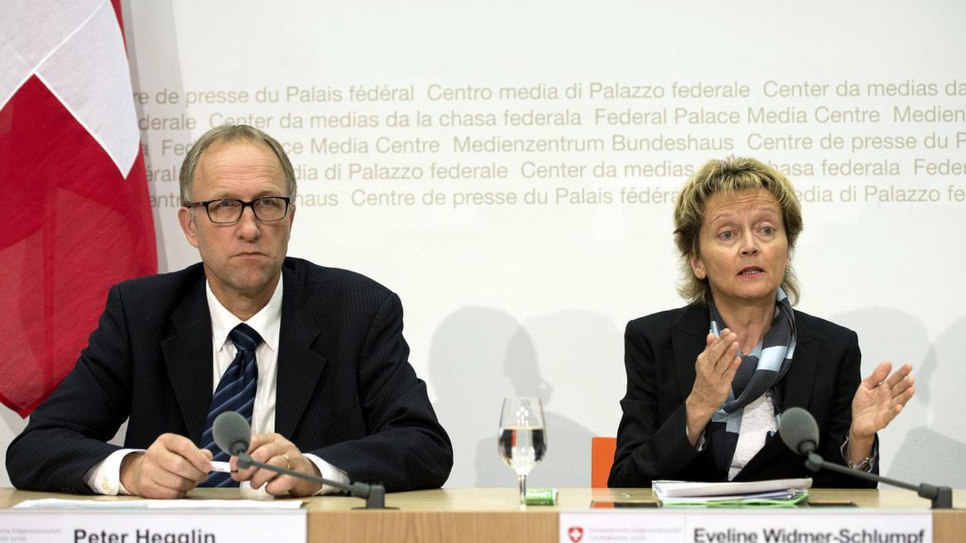 Il presidente della Conferenza dei direttori delle finanze cantonali e la consigliera federale Eveline Widmer-Schlumpf