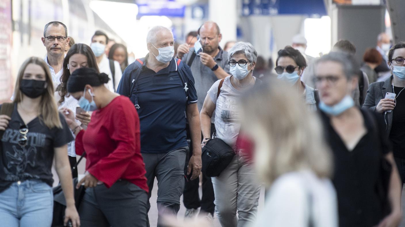 Ci sono divergenze sull'uso della mascherina, che resterà obbligatoria solo sui mezzi pubblici e nelle strutture sociosanitarie 