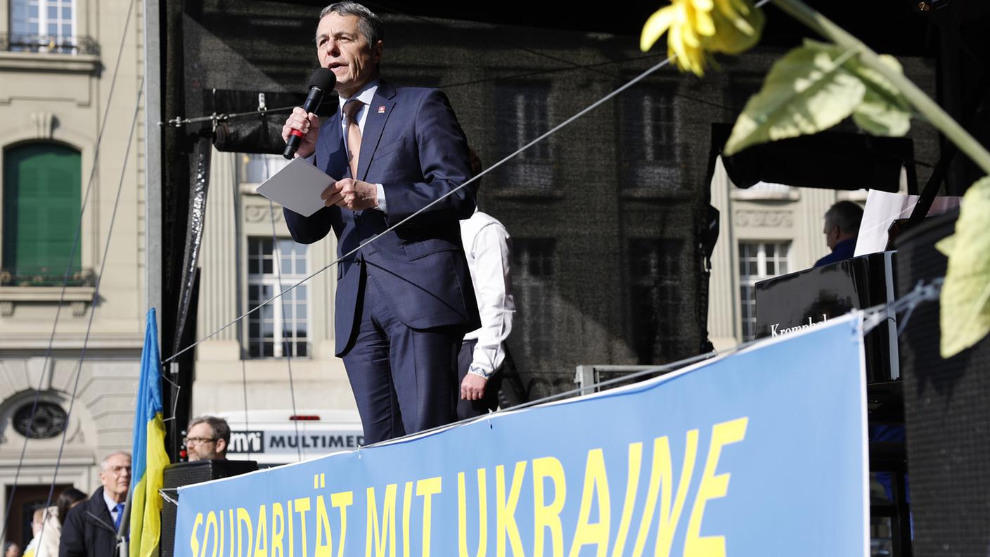 Il ministro degli esteri, qui ripreso durante il suo intervento alla manifestazione di ieri a Berna contro la guerra 