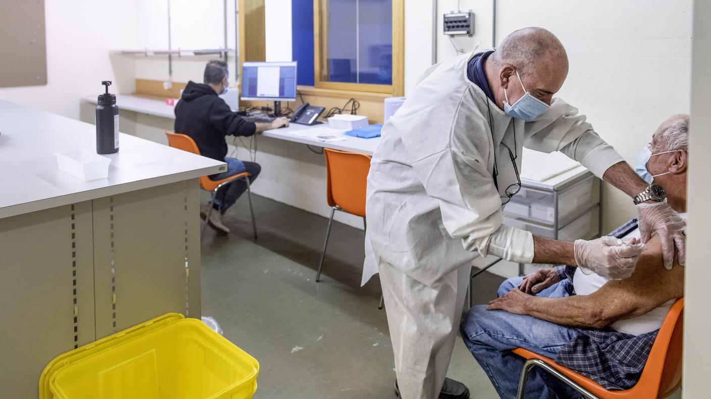 Il centro di vaccinazioni di Mendrisio durante la campagna per il booster