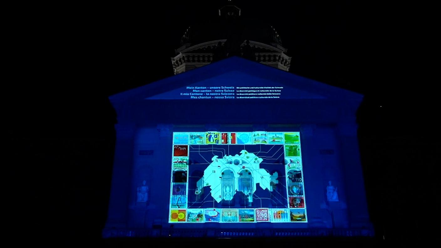 La presentazione è avvenuta con uno spettacolo di luci e colori sulla Piazza Federale