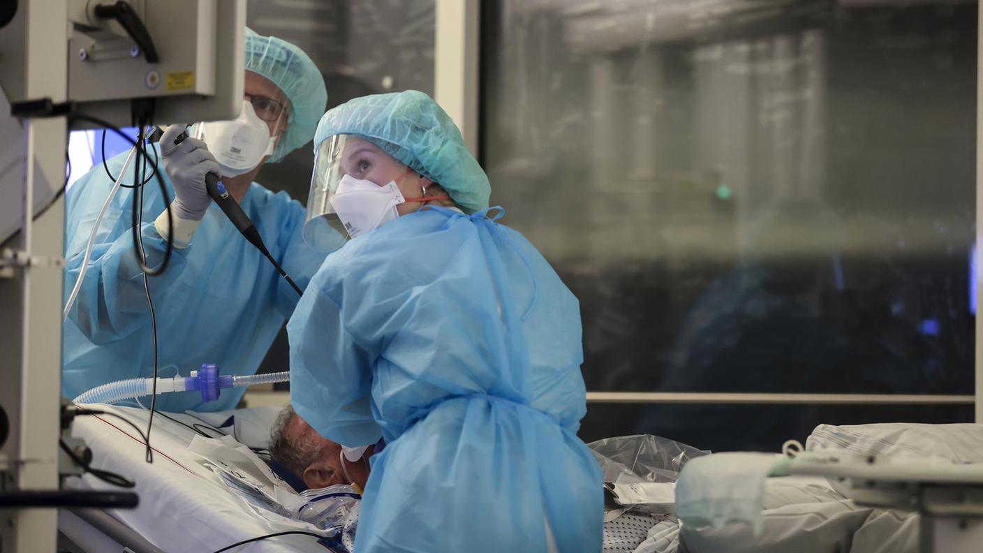I pazienti Covid occupano il 18% degli 821 posti di cui dispongono attualmente le unità di terapia intensiva elvetiche