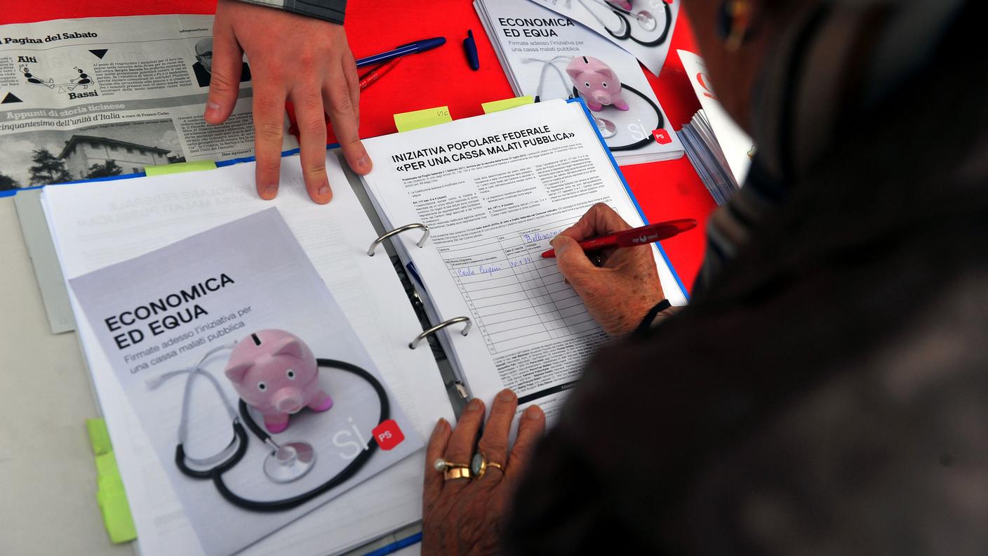 La raccolta delle firme a sostegno dell'iniziativa nel 2011