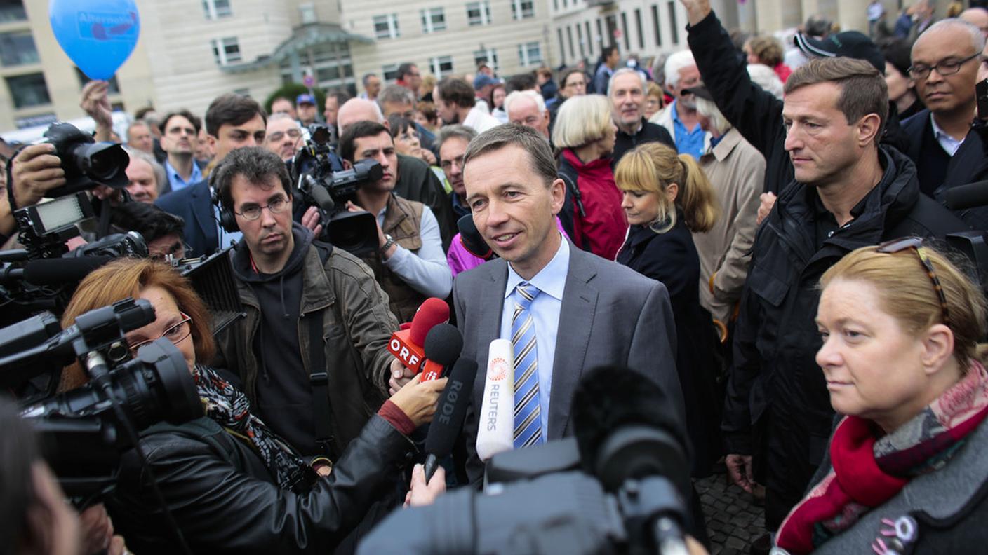Bernd Lucke portavoce dell'AfD. Il partito antieuro potrebbe riuscire ad entrare in Parlamento