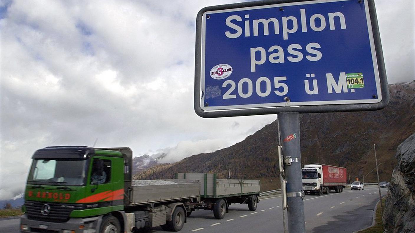 sempione passo strada KY 2001.JPG