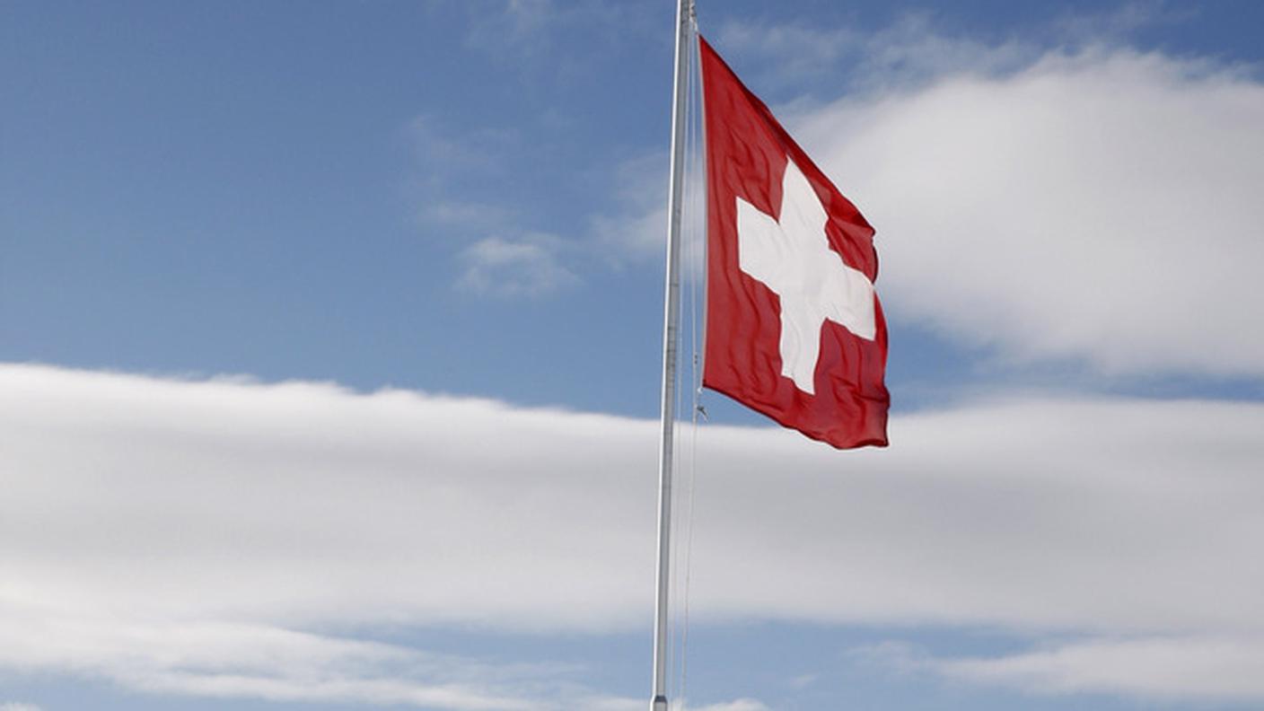 ky_bandiera_svizzera_cielo.JPG
