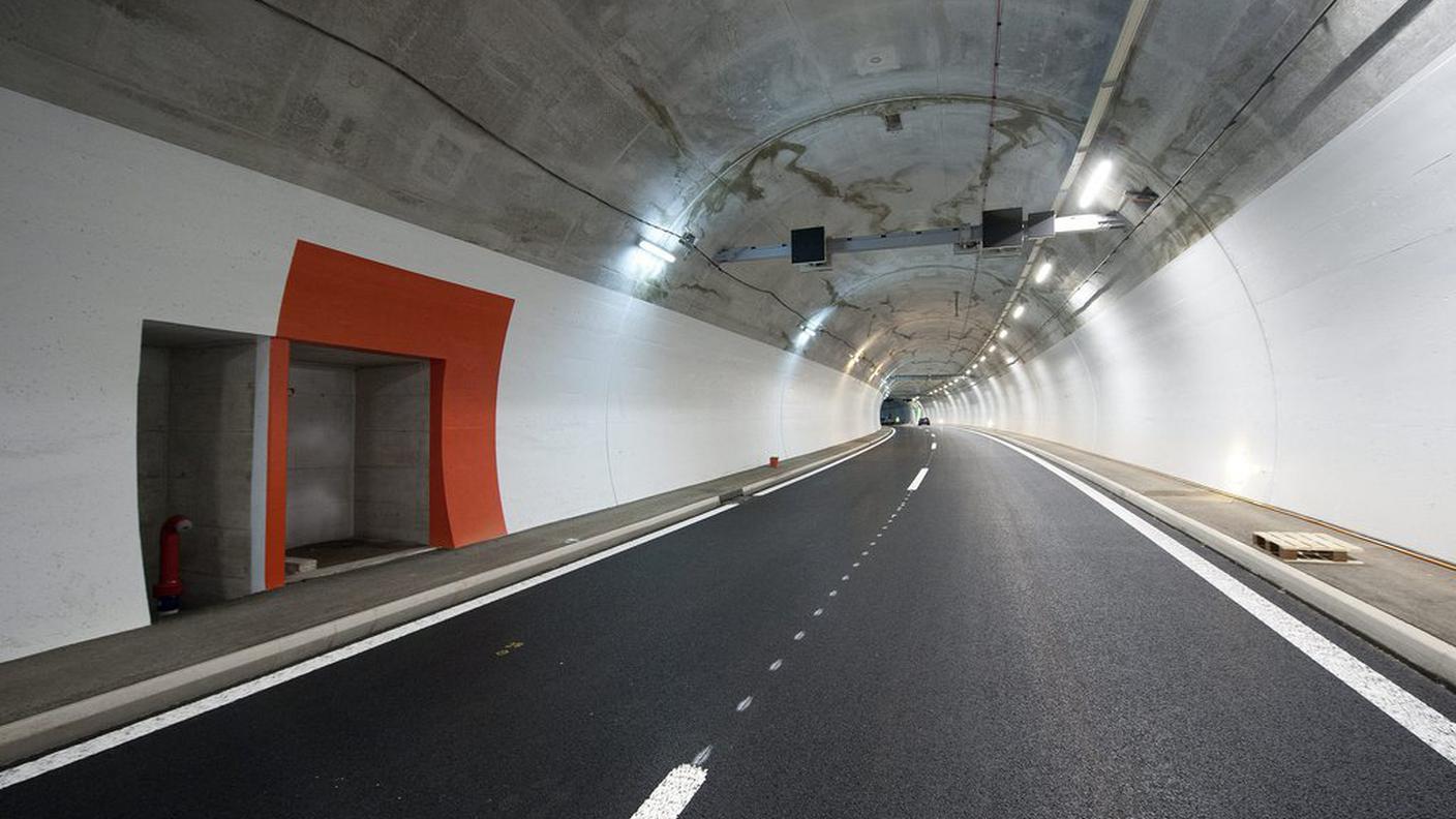 L'ubriaco voleva attraversare a piedi il tunnel autostradale