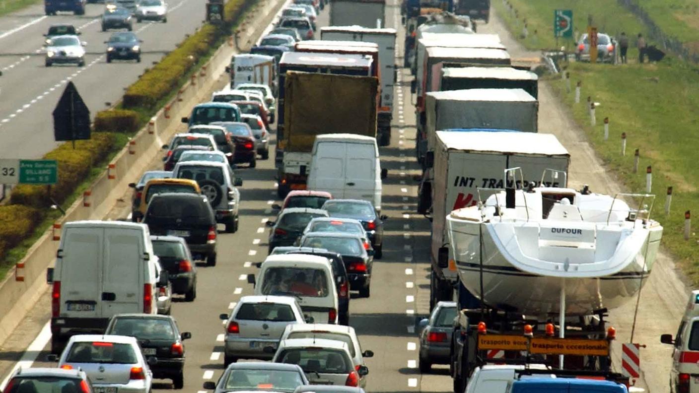 Il ragazzo è stato trasportato in ospedale ma non avrebbe riportato ferite serie