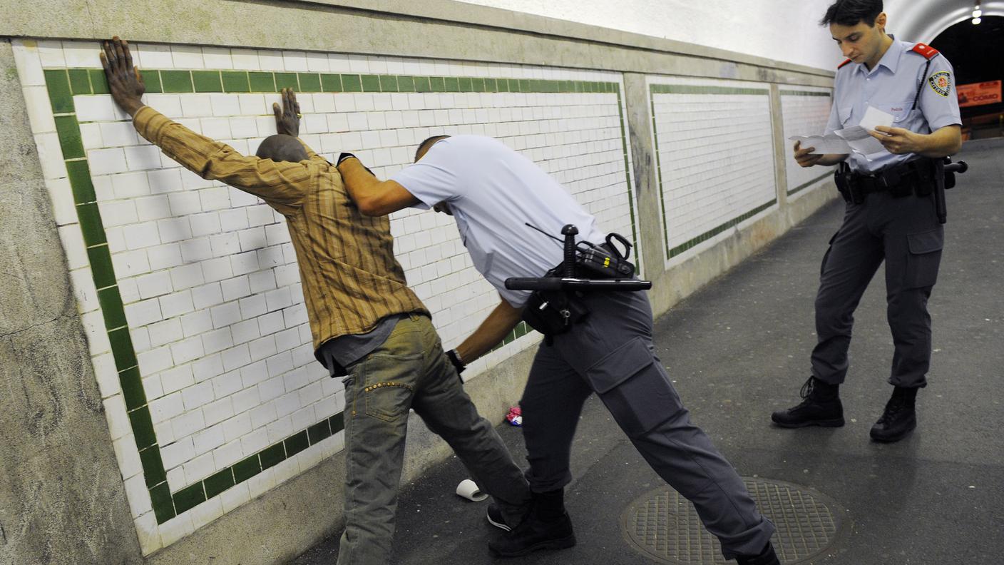 polizia asilante_tp.jpg