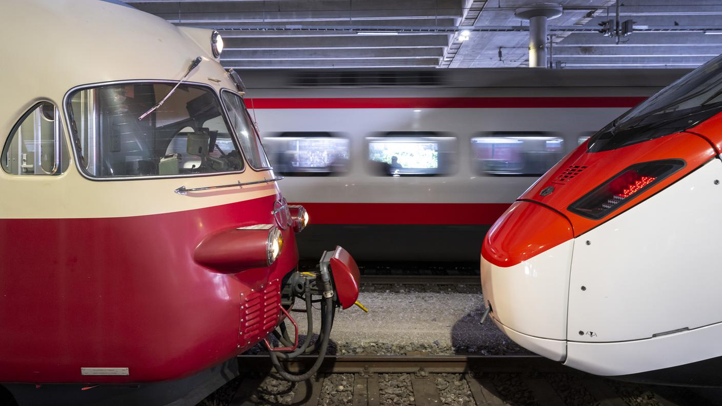 Uno storico treno TEE (a sinistra) e un moderno Giruno