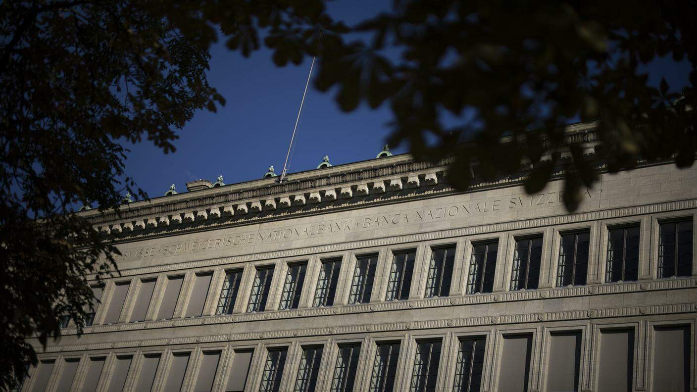 La sede zurighese della BNS. La banca centrale ha annunciato per il primo semestre 95 miliardi di perdite