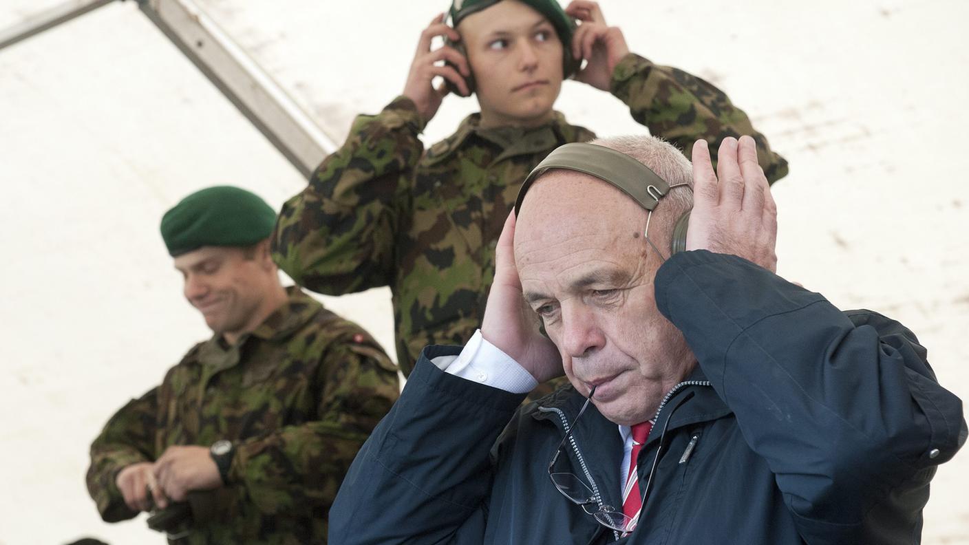 Ueli Maurer durante una festa di tiro militare