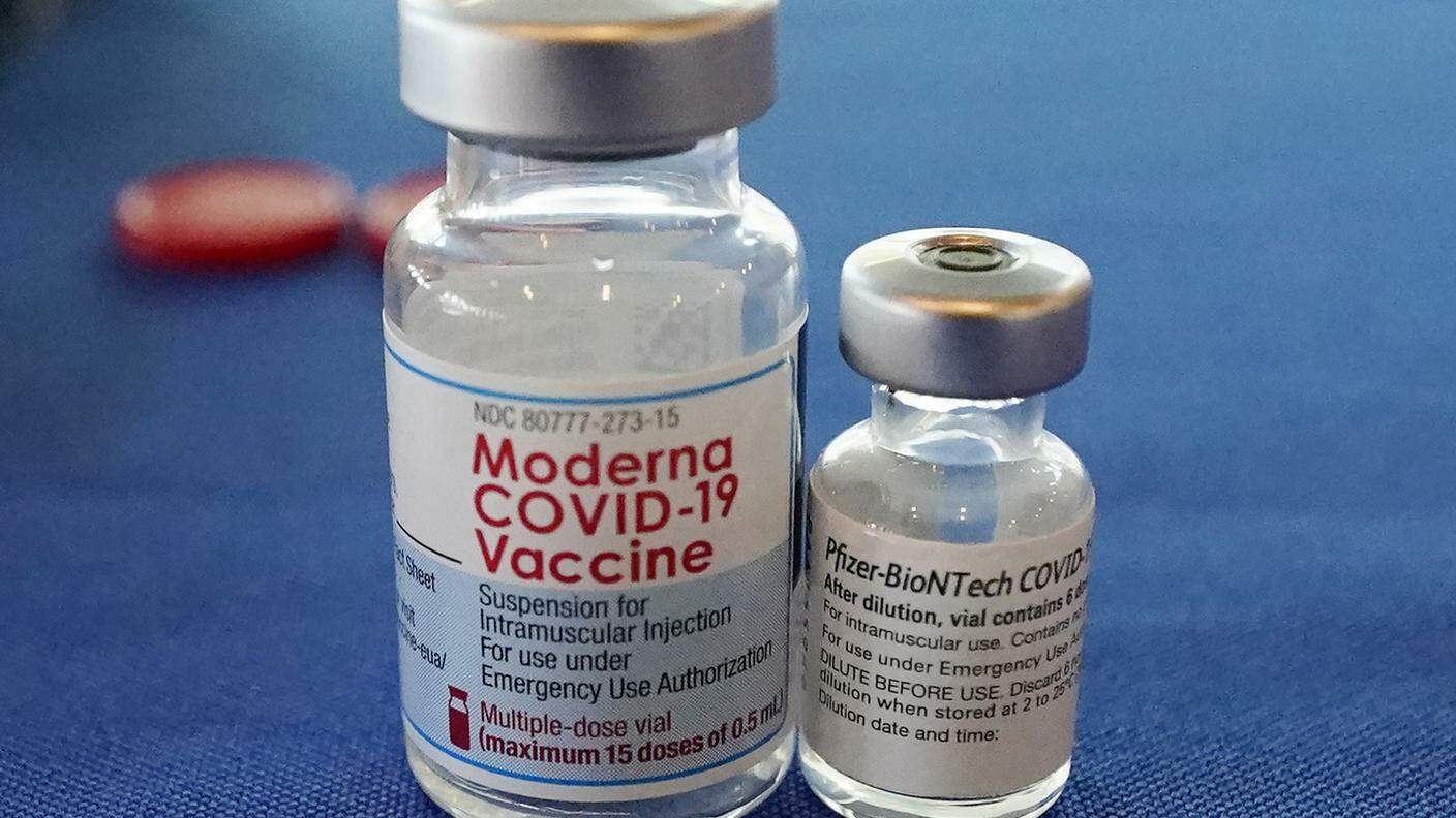 Covid-19 vaccini Moderna Pfizer Comirnaty e Spikevax