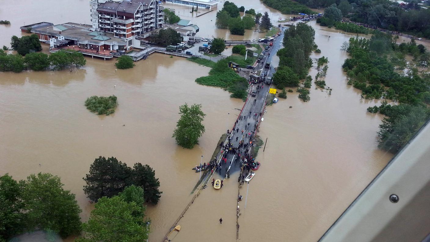 Un'area alluvionata dei Balcani in una foto di domenica 18