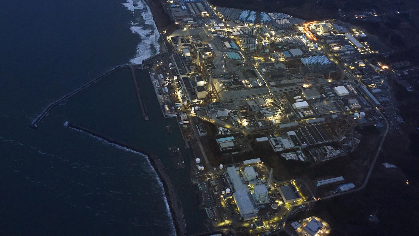 Il complesso della centrale di Fukushima, colpito nel 2011 dal terremoto e dallo tsunami, qui in una ripresa aerea di 7 anni fa