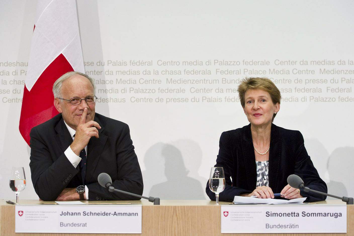 Settembre 2010: Schneider-Ammann e Sommaruga, qui durante la loro prima conferenza stampa a Berna subito dopo la loro elezione a consiglieri federali