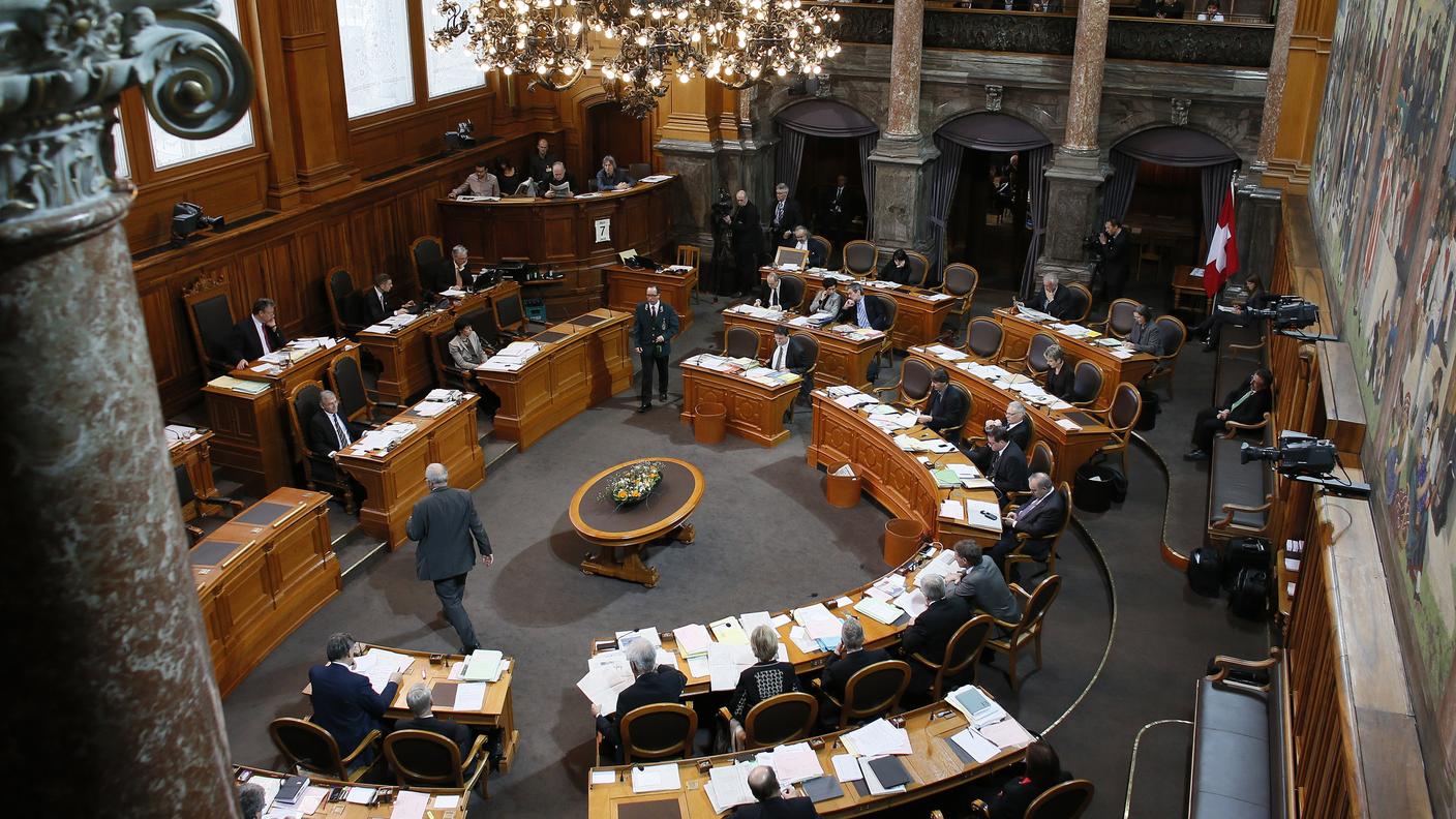 Il rinvio è stato deciso con 25 voti contro 14 e 5 astensioni