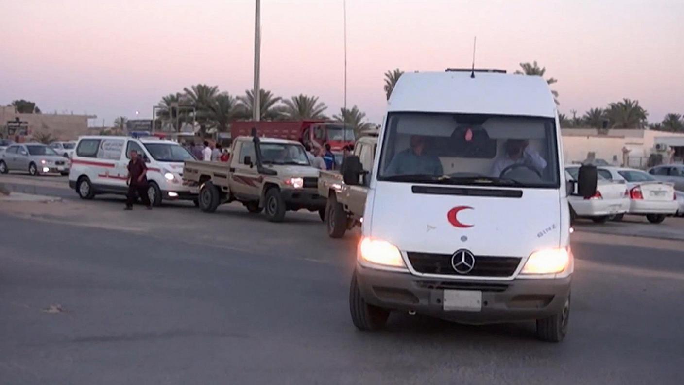L'ambulanza che ha trasportato la salma del delegato ucciso mercoledì a Sirte